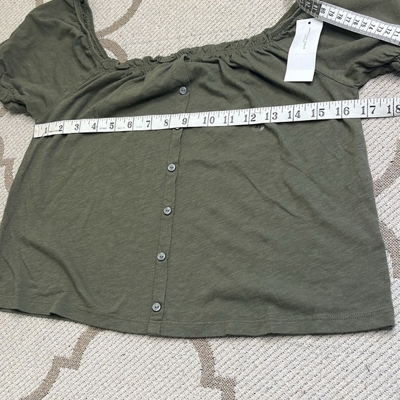 American Eagle Outfitters Green off shoulder short Sleeve Crop top size XS, NWT - Picture 9 of 11
